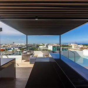Luxueux Agama , Playa del Carmen México